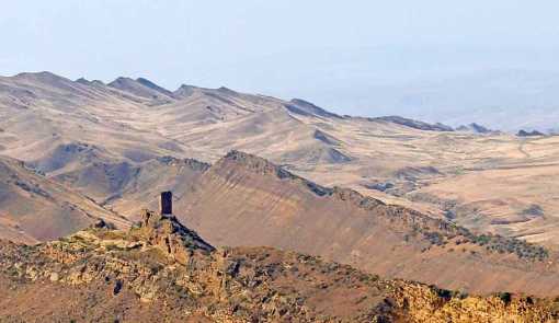 Paradies für Wanderer und Kletterer. Die Steppe Dawit Geredscha an der Grenze zu Aserbaidschan.